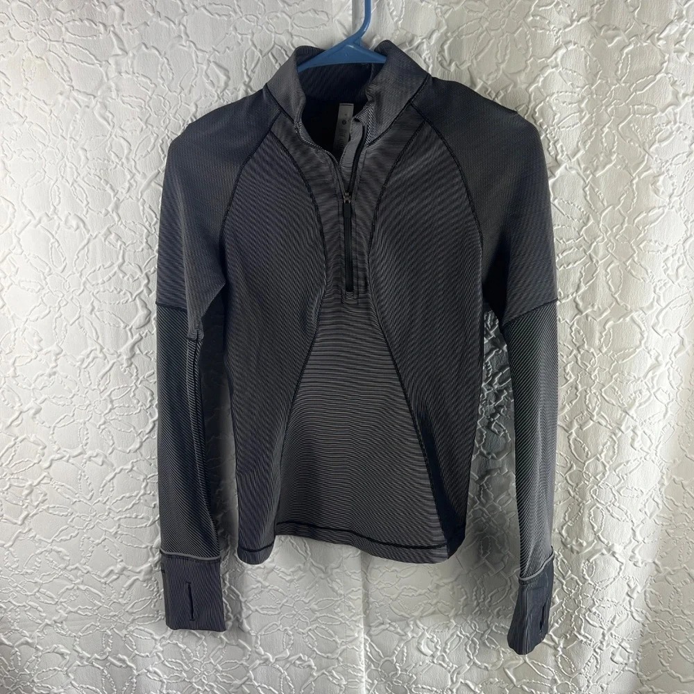 Lululemon‎ two -tone ribbed running half zip top - Picture 3 of 8